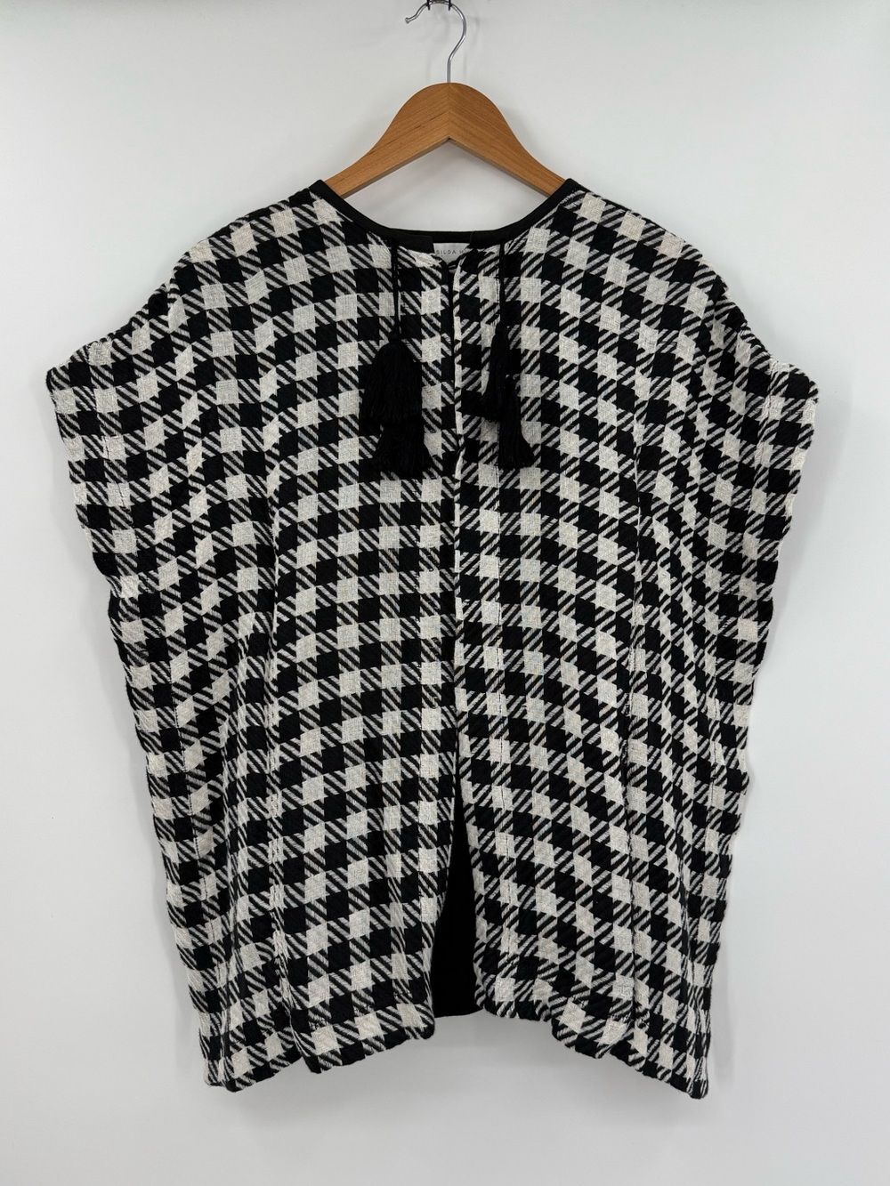 Casilda Mut Houndstooth Wool Poncho Top | Black & White | OS